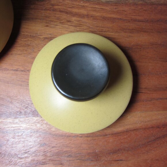 arrow stone sugar bowl w lid 13 oz & creamer 12 oz vintage 695 zuni maize (W4819 - Picture 9 of 12